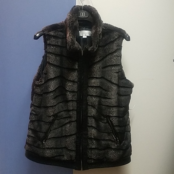 Erin London Faux Fur Vest - Picture 3 of 3